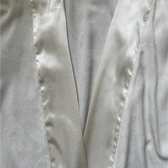 Victoria’s Secret Vintage Ivory Satin Robe | Kimono Style, Bridal, Gold Label OS - Picture 5 of 5